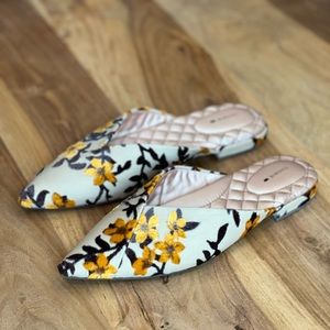 Birdies “The Swan” Pointed Toe Mule